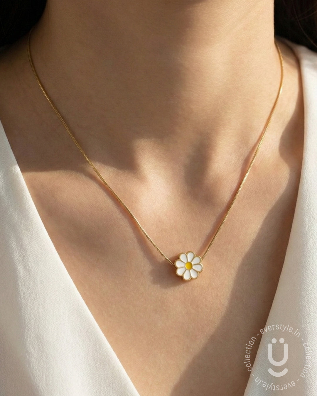 Anti-Tarnish Gold White Daisy Flower Pendant Necklace
