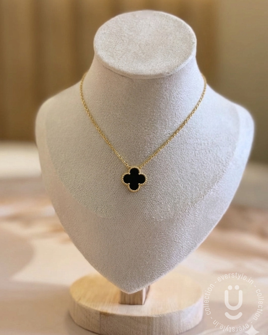 Anti-Tarnish Gold Clover Double Side Black & white Necklace